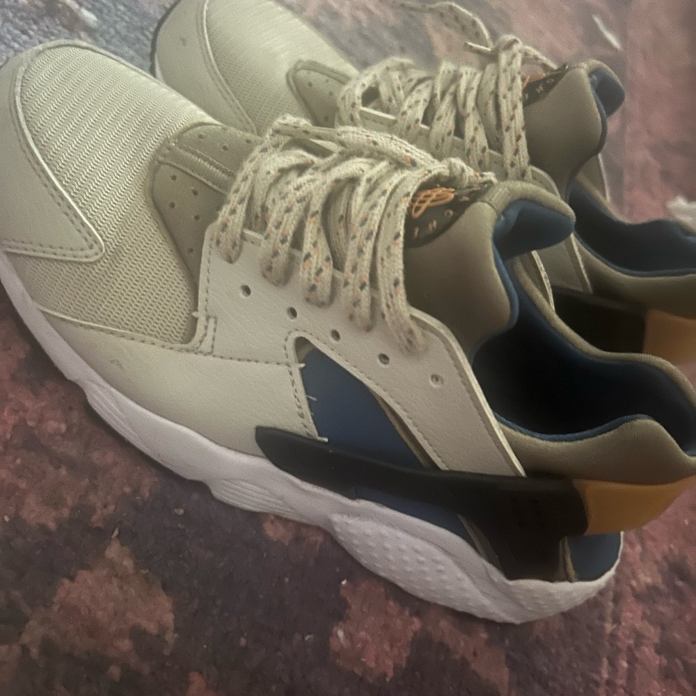 Men's Athletic Sneakers - Beige with Blue Accents